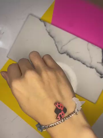 Random Charm Bracelet (bin D-1017)