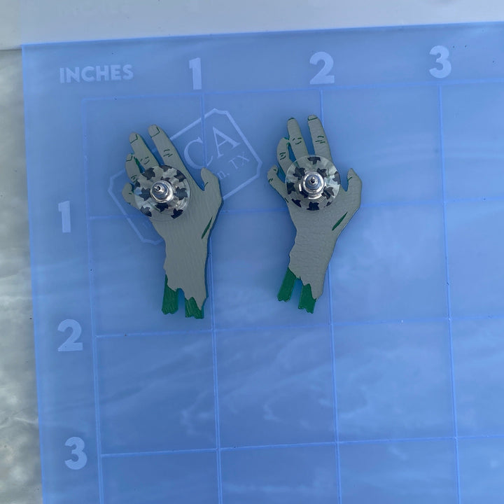 B-grade Mirror Green Zombie Hand Earrings (bin A-05-17)